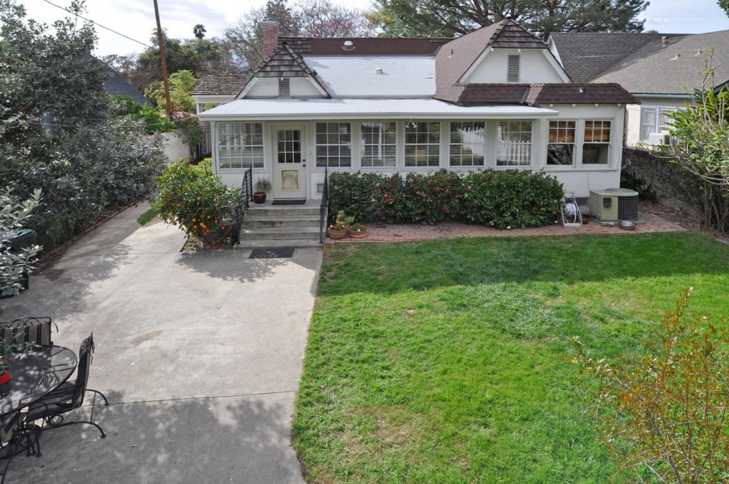 Yard View From Guest House 436 South Craig Avenue Pasadena