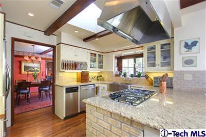 Gourmet Kitchen (courtesy Itech MLS) Gourmet Kitchen (courtesy Itech MLS)