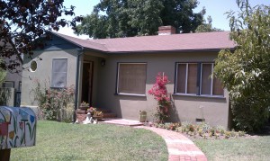 3057 Santa Rosa Avenue has a nice front yard.