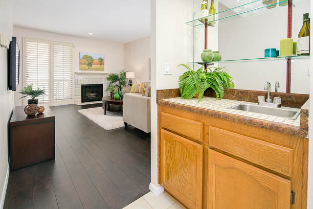 330 Cordova St-MLS-wet bar