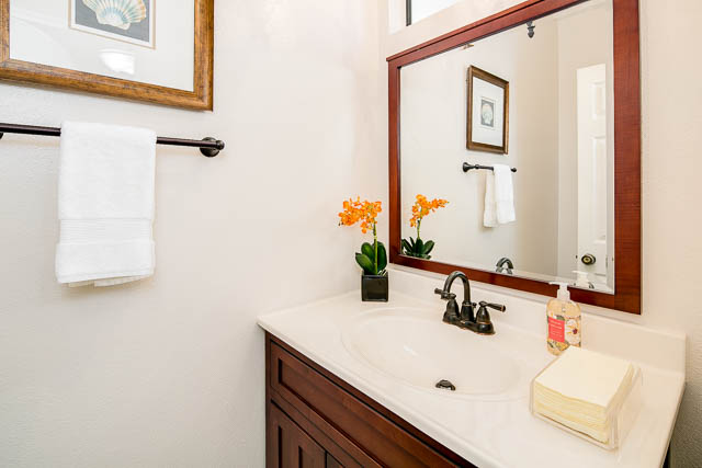 330 Cordova St-MLS-powder room