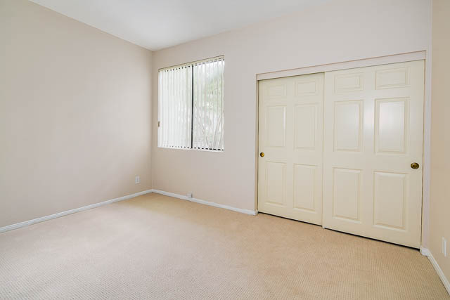 330 Cordova St-bedroom